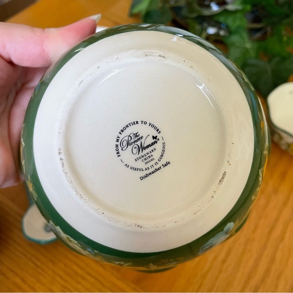 Pioneer Woman Floral Nesting Measuring Bowls and Spoons - Picture 6 of 8